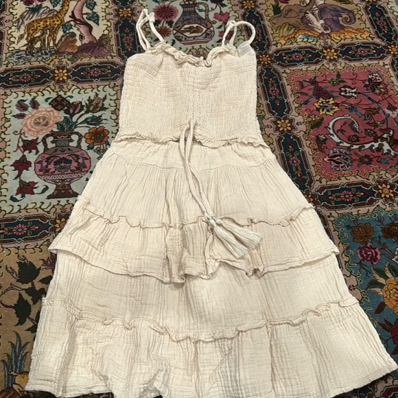 Ruffled cream dress - Picture 1 of 3